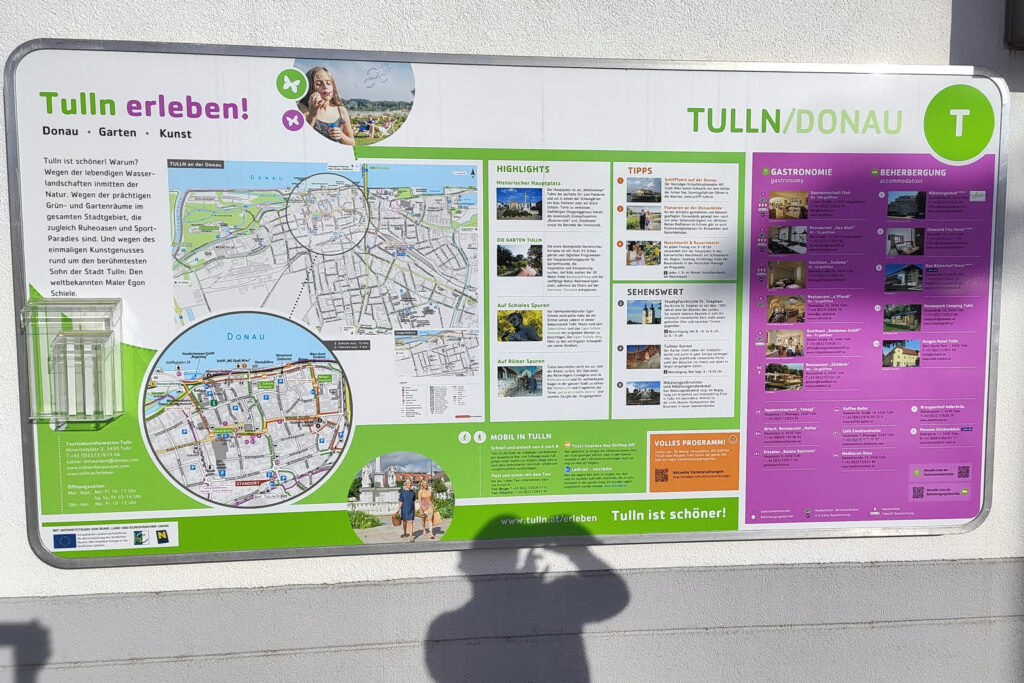 Infotafel der Tourismusinformation Tulln im Öffentlichen Raum