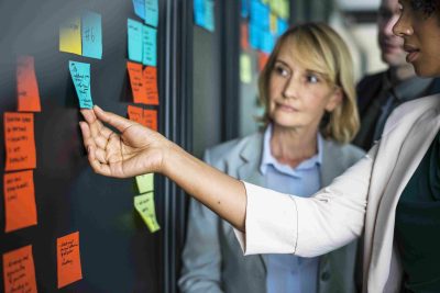 Menschen mit post-its