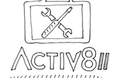 Skizzenhafte Darstellung eines Werkzeugbox mit zwei überkreuzten Schraubenziehern, darunter befindet sich das Logo von Activ8